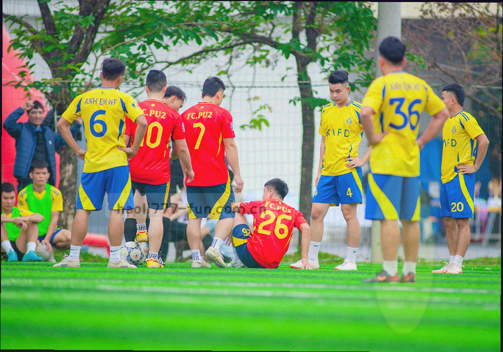 四个编号节点沿水平细线依次排列，第三个节点以琥珀金高亮